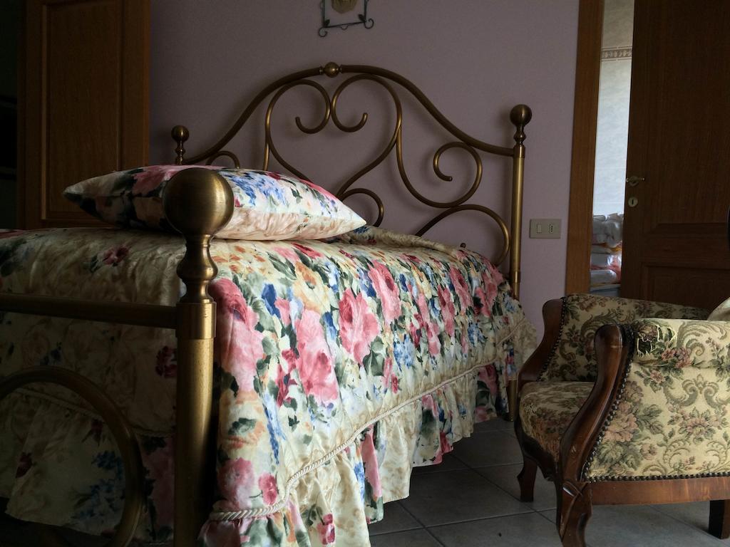 B&B Mirella チッタ・サンタンジェロ 部屋 写真